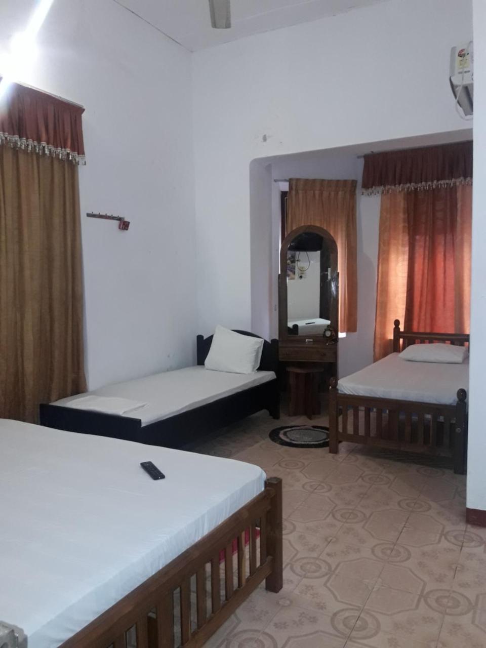 Hotel Blue Whale Jaffna Dış mekan fotoğraf