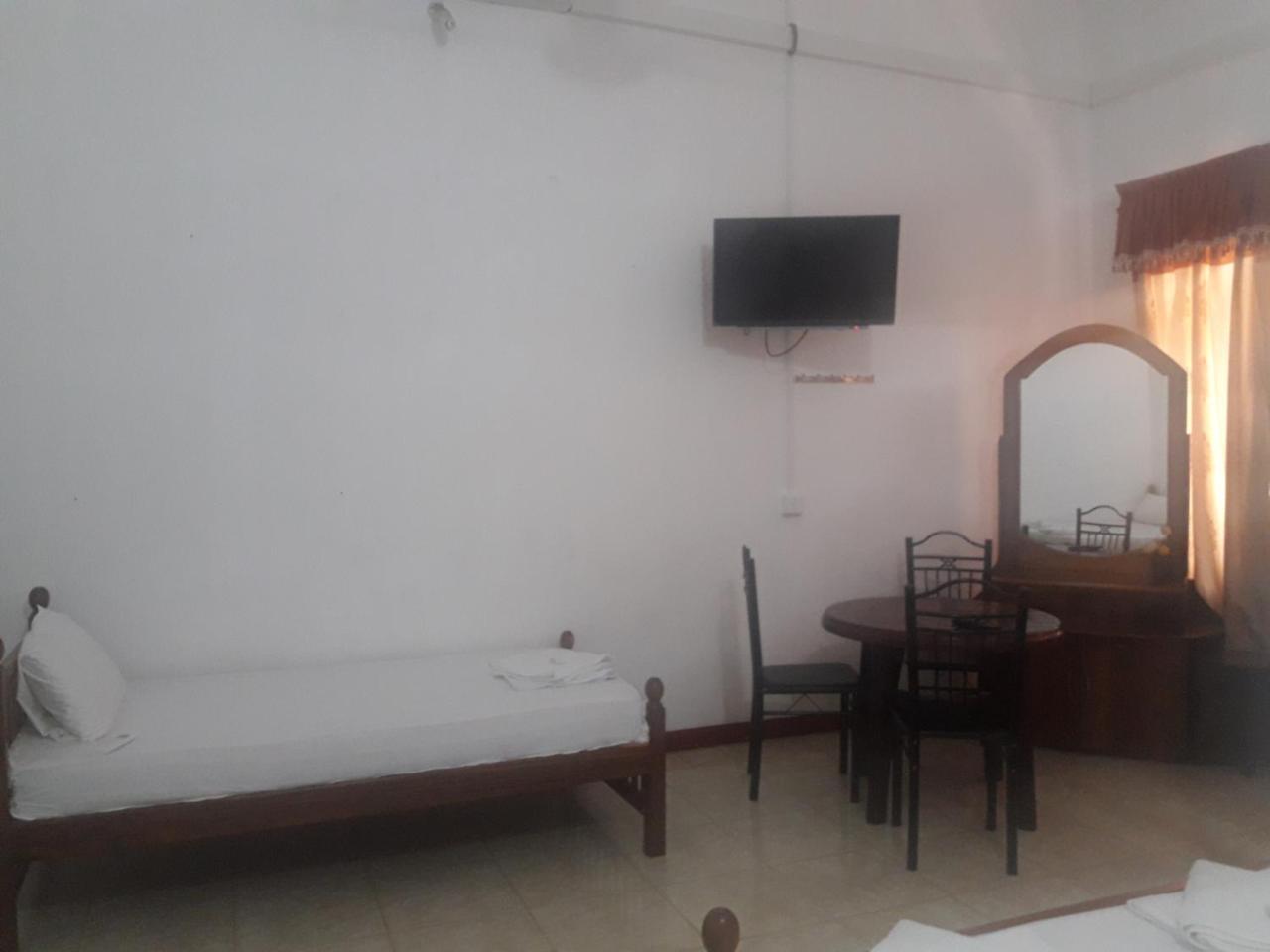 Hotel Blue Whale Jaffna Dış mekan fotoğraf