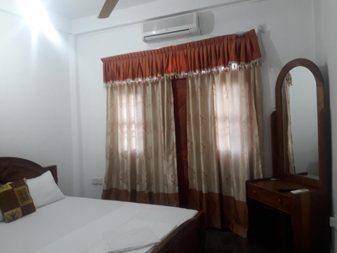 Hotel Blue Whale Jaffna Dış mekan fotoğraf
