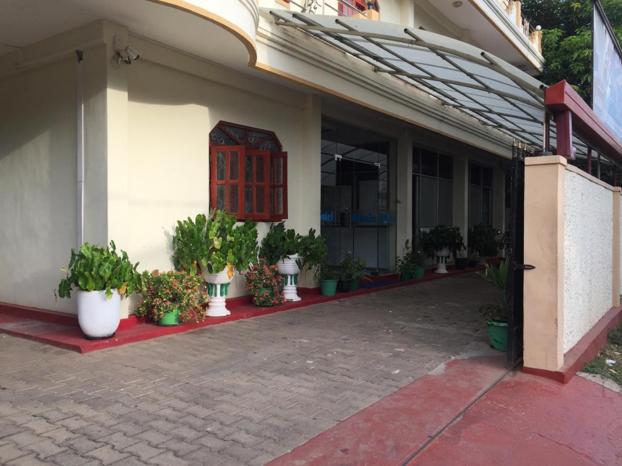Hotel Blue Whale Jaffna Dış mekan fotoğraf